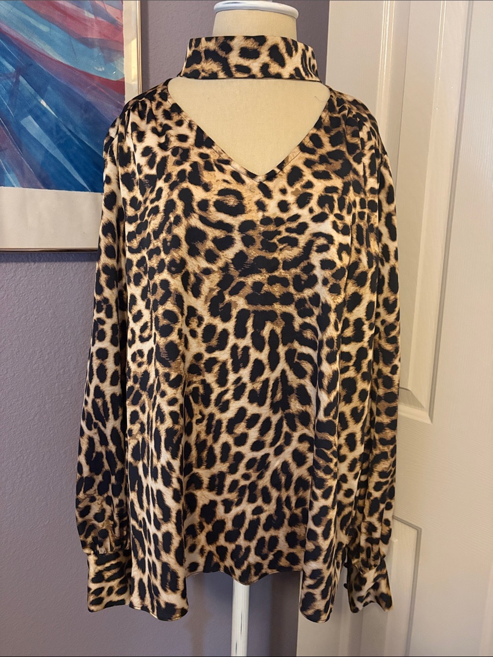 Vince Camuto Leopard print Choker V‑Neck Blouse